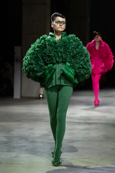 Look 60